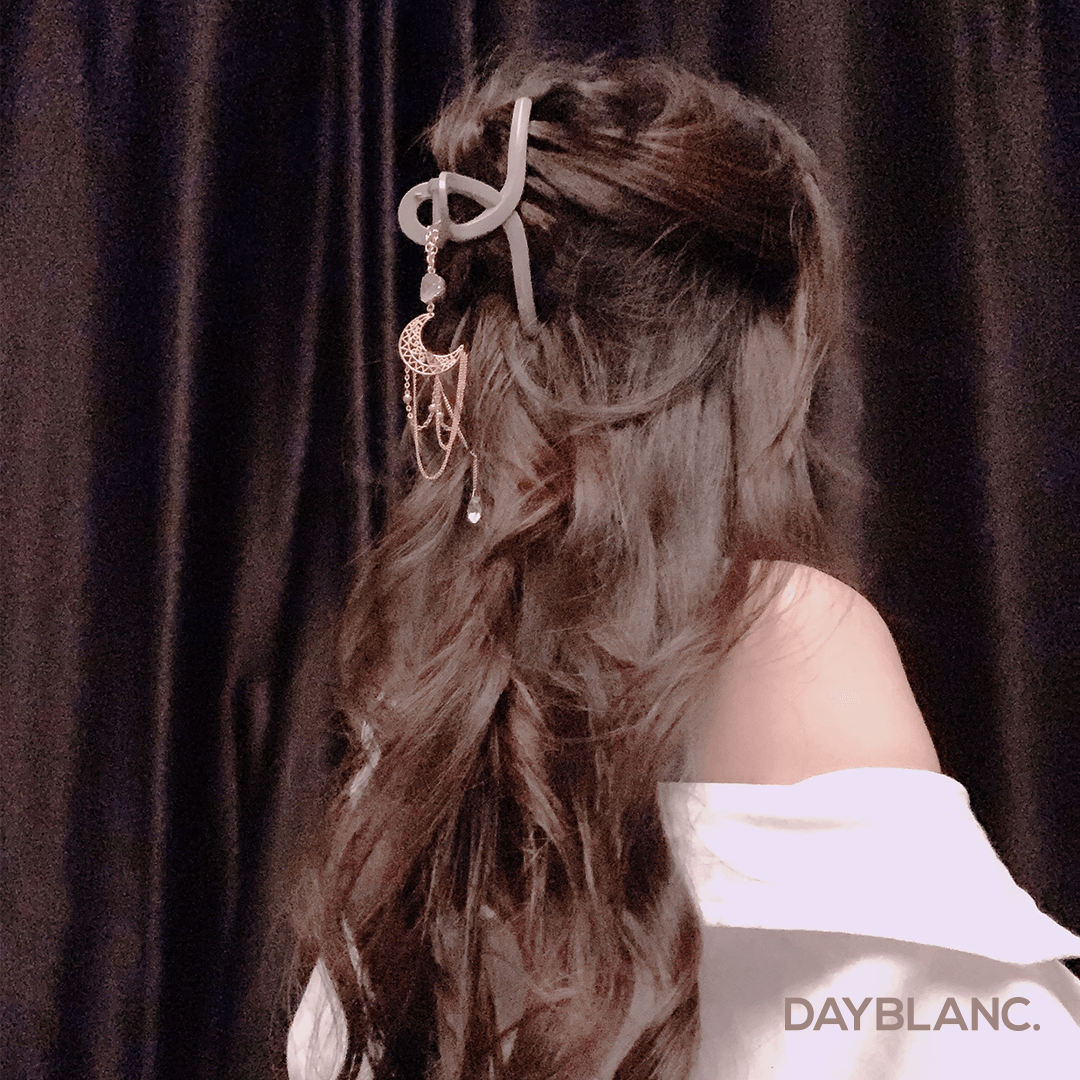 Plot Twist (Hair clip) – DAYBLANC